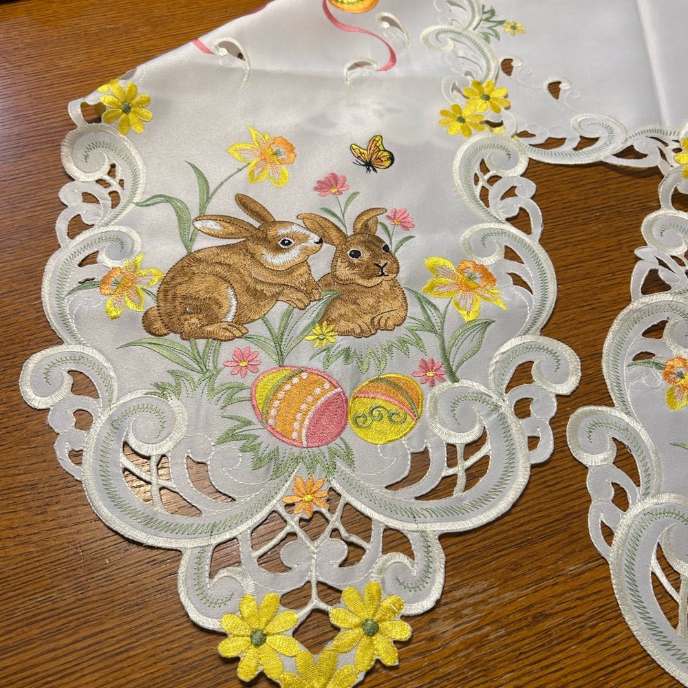 Easter Bunny Embroidered Cloth Table Runner - White and Brown NWOT - Picture 8 of 10